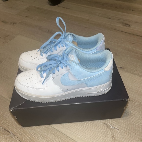 Barely worn nike forces - Picture 3 of 4